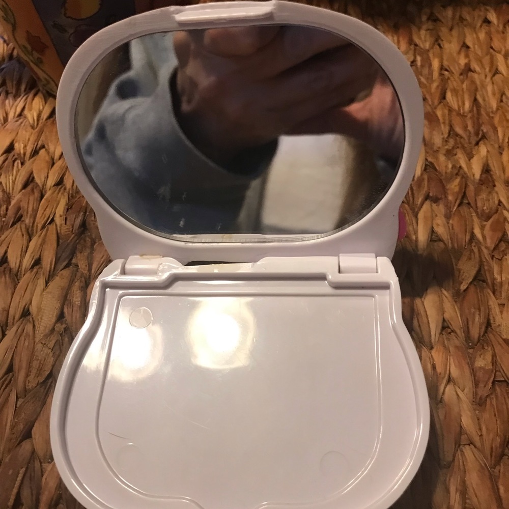 Hello Kitty Compact Mirror - Picture 2 of 6